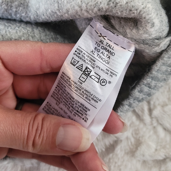 Women's Old Navy Crewneck Sweater - Picture 4 of 4